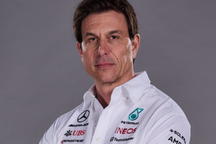 F1: Wolff to skip Japanese GP to have knee surgery