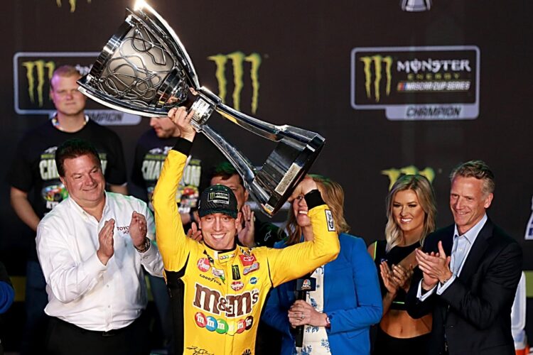 Busch holds off Truex Jr. to win race and NASCAR title