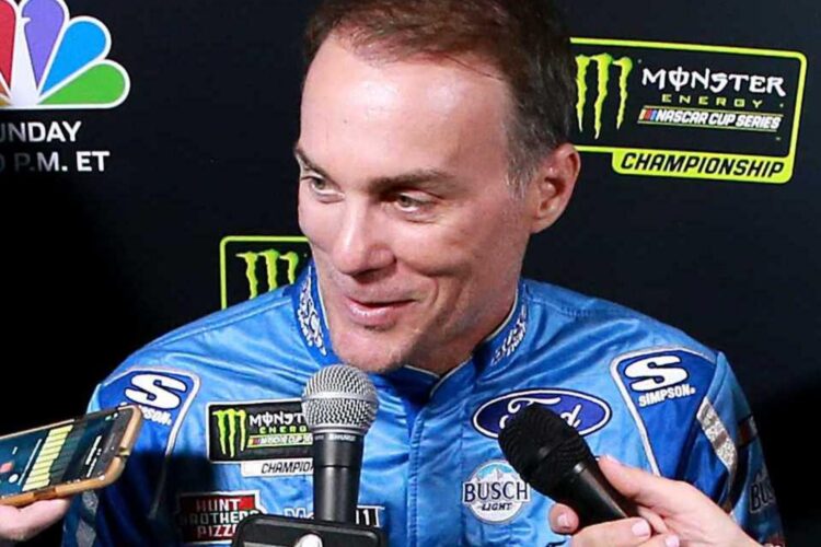 Three against one no concern for Harvick