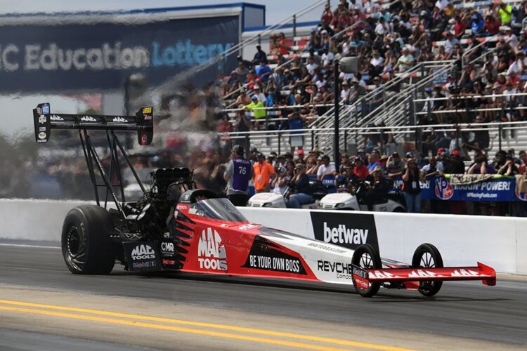 NHRA: Kalitta, Hight, Hartford, Smith win rain-delayed Reading finals