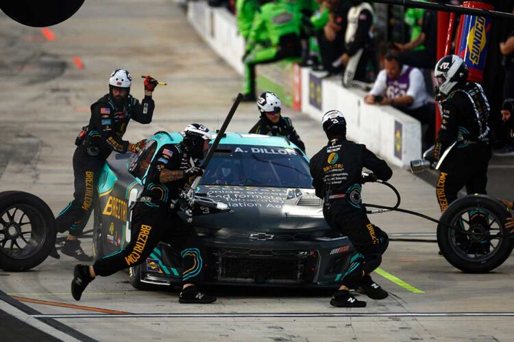 NASCAR: Six crew members suspended for loose wheels at Texas