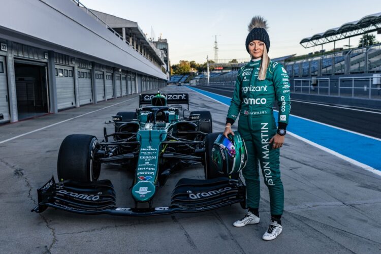 F1: Aston Martin tests Jessica Hawkins