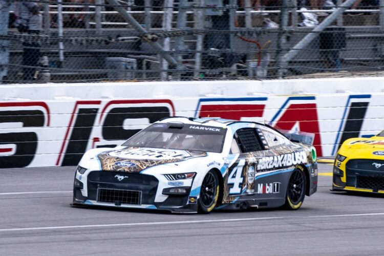 NASCAR: Crew Chief refutes Harvick disqualification