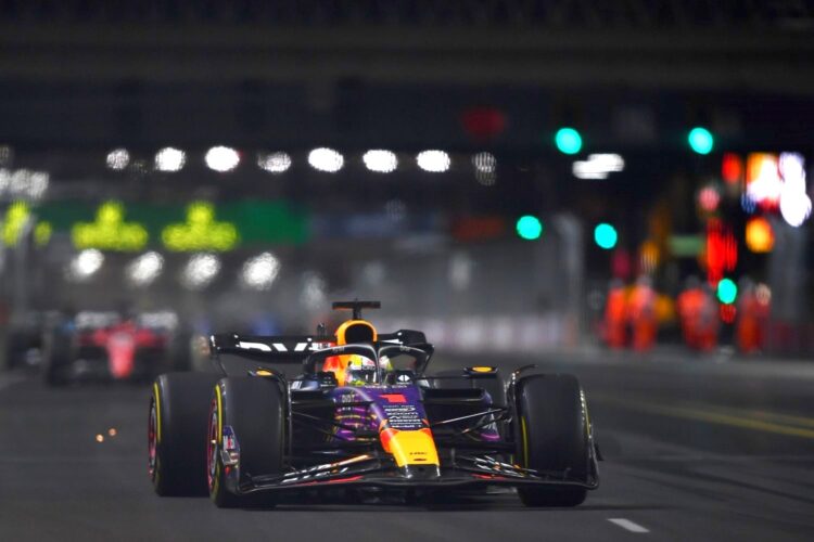 F1 News: Verstappen wins exciting Las Vegas GP, ties Vettel