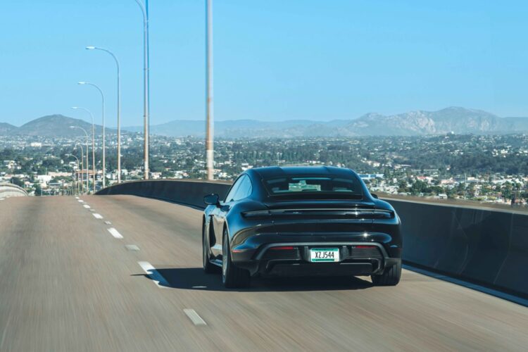 Automotive News: Revised Porsche Taycan gets 365-mile range