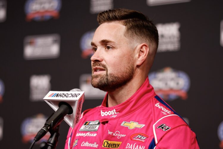 NASCAR news: JTG Daugherty Racing re-signs Stenhouse Jr.