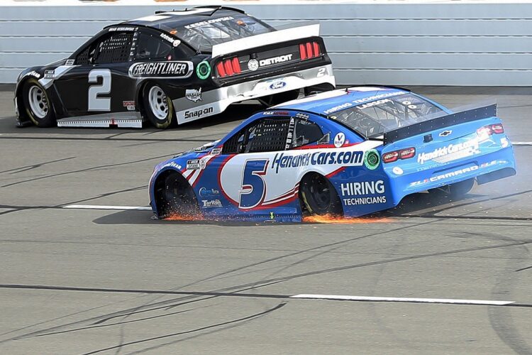 NASCAR: Teams to be allowed to add lifter system for flat tires