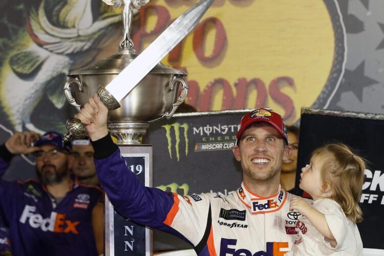 Denny Hamlin beats Matt DiBenedetto for Bristol win