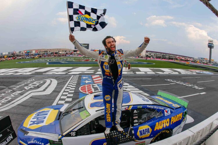 Chase Elliott rallies to win at the Charlotte ROVAL