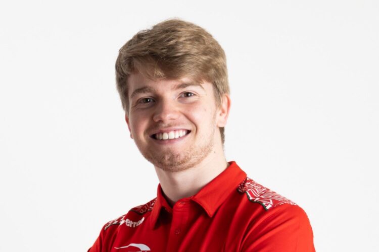 IndyCar: Rookie Shwartzman wins the Pole for 109th Indy 500