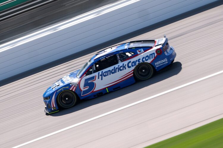 NASCAR News: Larson dominates AdventHealth 400 in Kansas