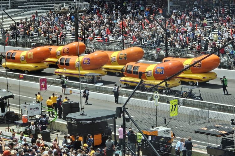 IndyCar: The Oscar Mayer Slaw Dog Wins the 1st Wienie 500