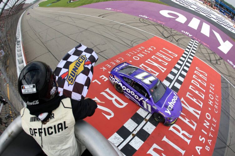 NASCAR News: Hamlin wins fuel mileage battle in Michigan