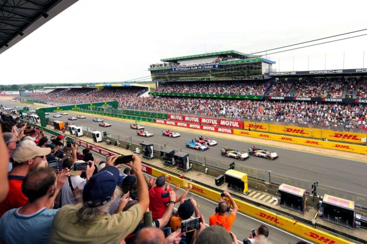 Le Mans Hour 1: Porsche leads from Cadillac