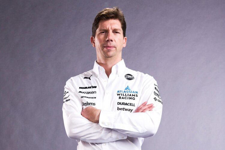 F1 News: Vowles eyes early 2026 talks to keep Sainz Jr. and Albon