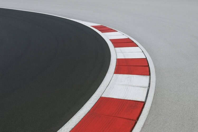 Understanding track dynamics and team success on specific tracks