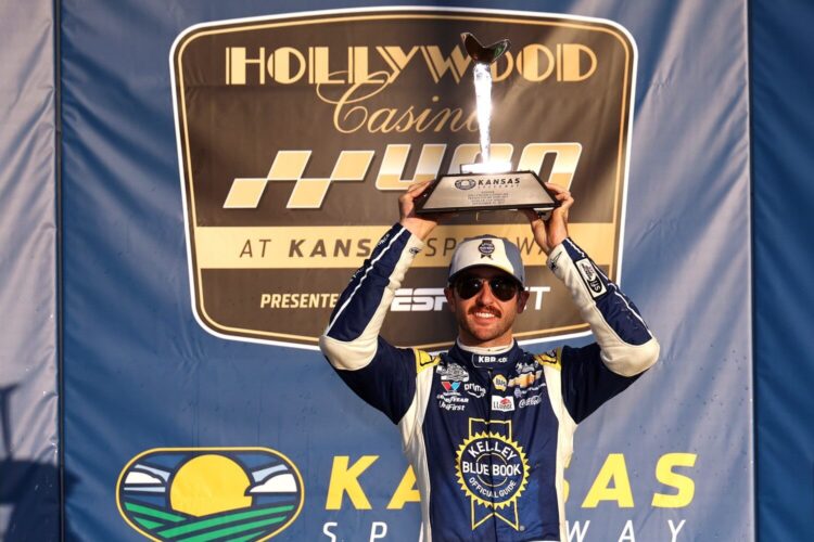 NASCAR News: Chase Elliott prevails in Kansas