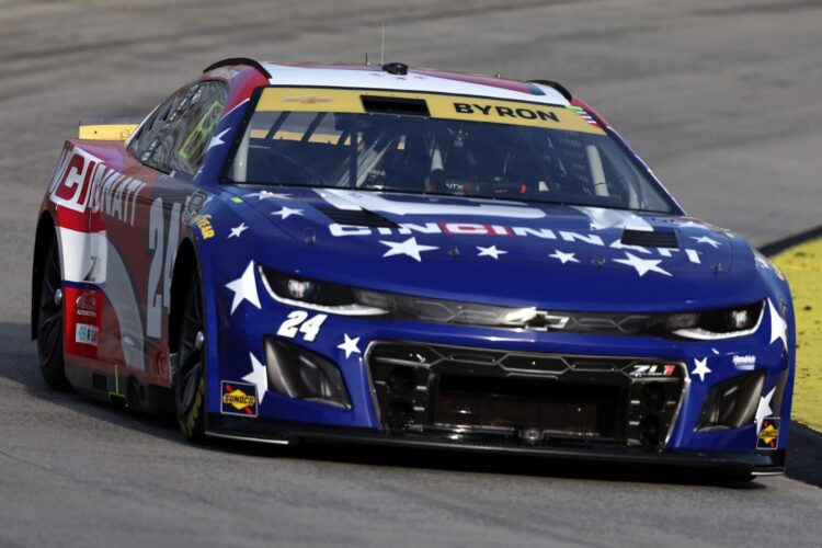 NASCAR News: Byron wins pole for Martinsville Playoff race