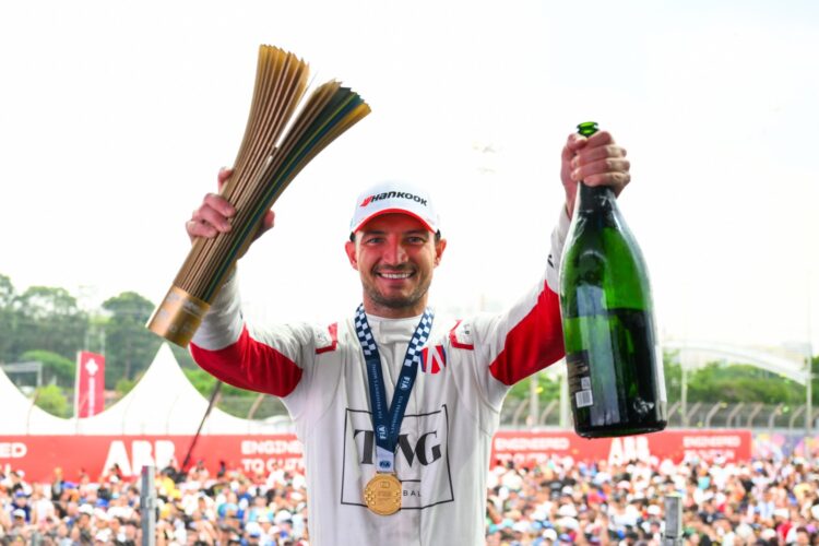 Formula E News: Jake Dennis wins season opener for Andretti Porsche