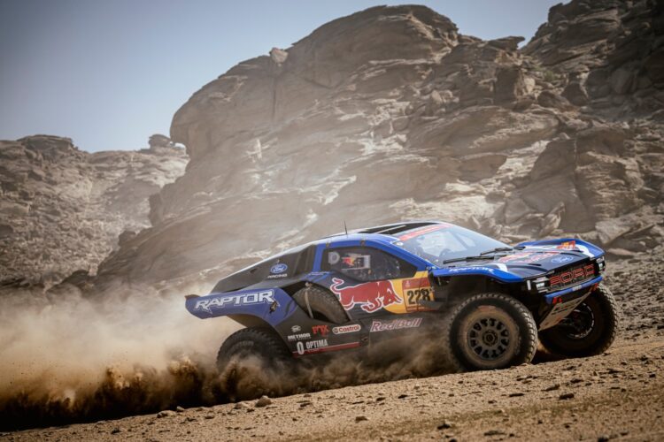 Dakar Stage 5: Guthrie leads Ford 1-2-3 in cars, Benevides wins on Bikes
