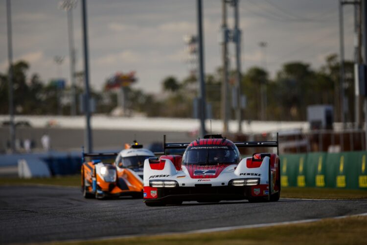 Rolex 24 Hour 18: Green flag flies again and Penske Porsches run away at 3/4 distance