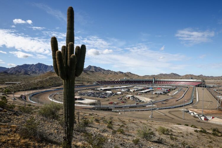 IndyCar: Afternoon Report from Phoenix International Raceway