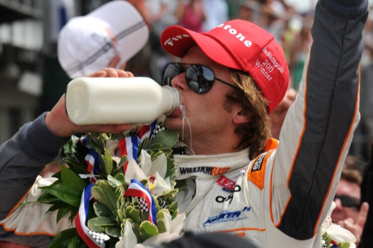 Hildebrand crashes, Wheldon wins dramatic Indy 500