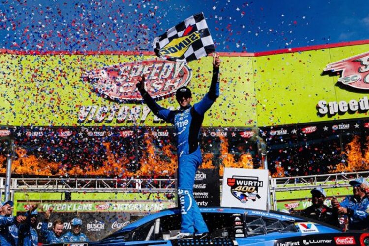NASCAR News: Elliott wins in Texas, Larson runs out of talent once again