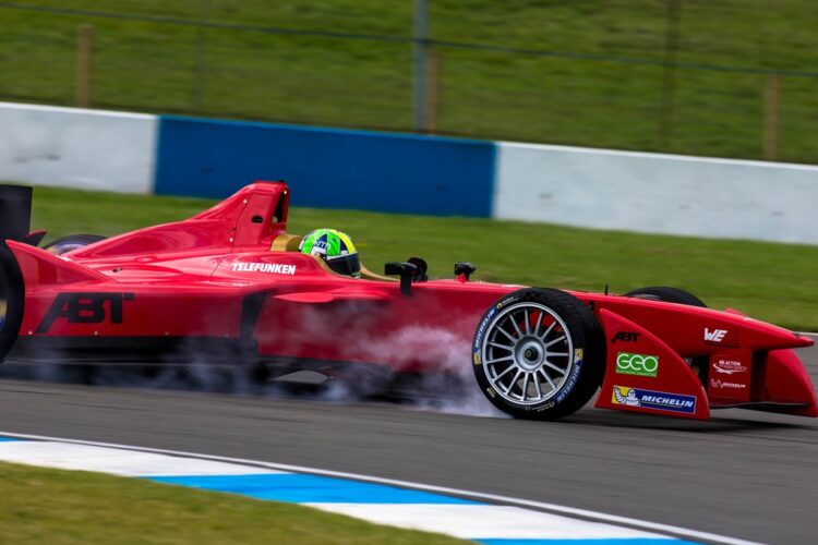 Lucas di Grassi leads the way in second Donington Park test