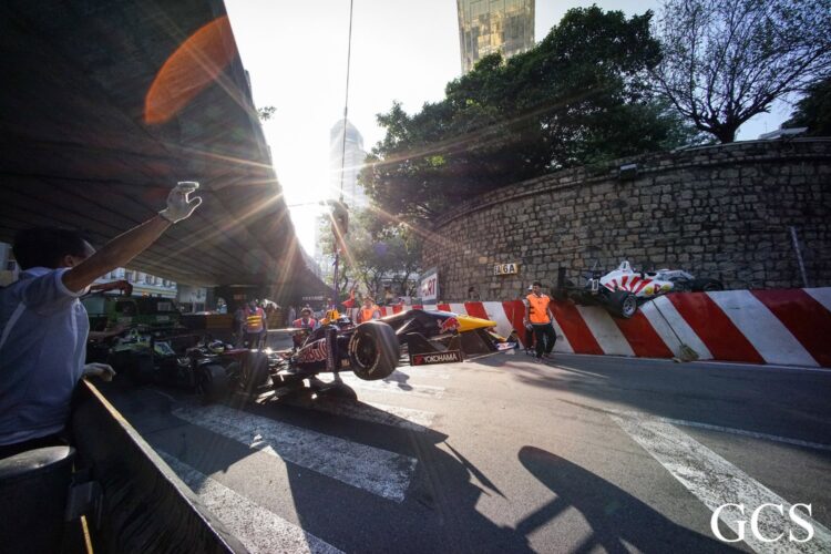 Video: Macau GP Formula 3 – Big first Lap Crash