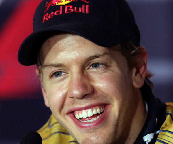 Vettel dominates opening morning in Jerez