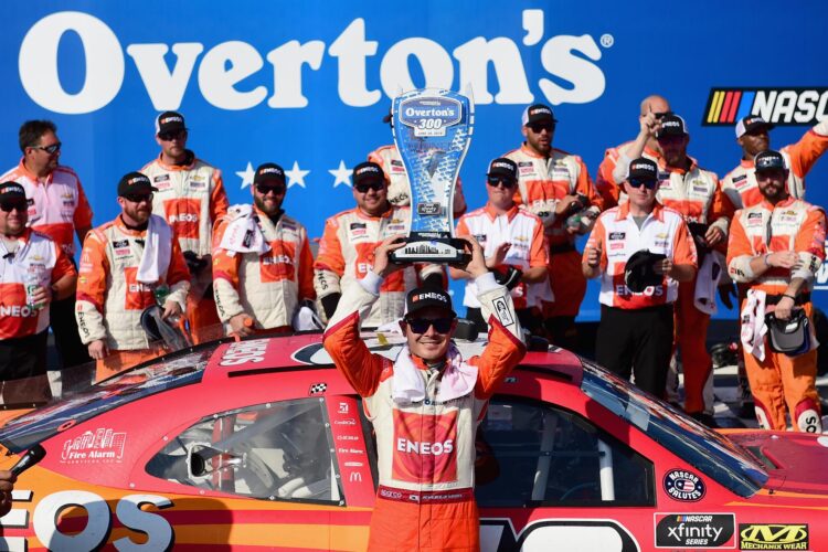 Kyle Larson Beats the Heat in Xfinity Chicago Victory