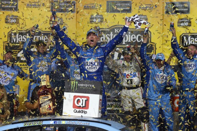 Kevin Harvick Uses Next-to-Last-Lap Pass To Beat Truex