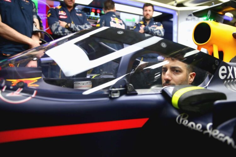 Ricciardo: Rain and oil no problem for canopy (Update)