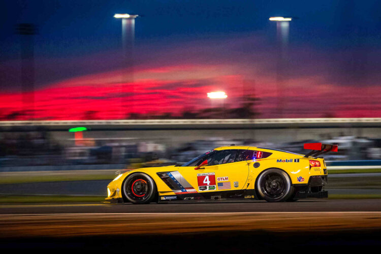 Rolex 24 Hour 15: Barbosa leads Hunter-Reay