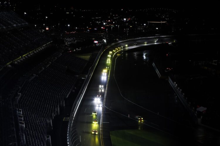 Rolex 24 Hour 15: Rain continues to slow pace