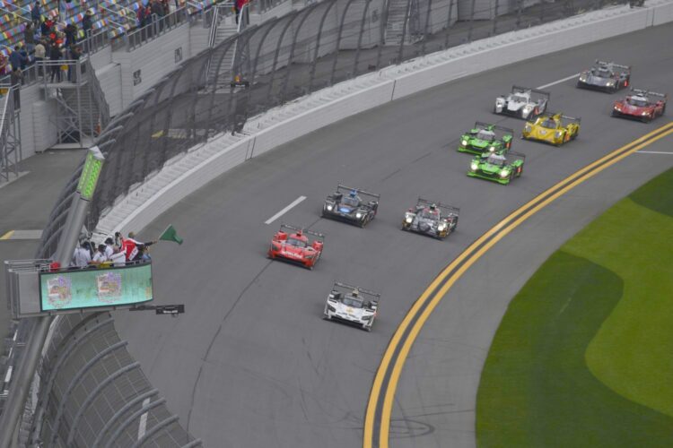 Rolex 24: Cadillacs run 1-2-3 at start