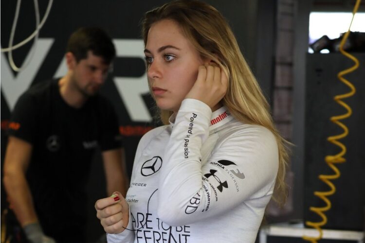 Sophia Florsch secures F3 drive for 2019