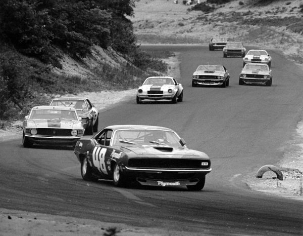 1970 - Dan Gurney leads at Bridgehampton