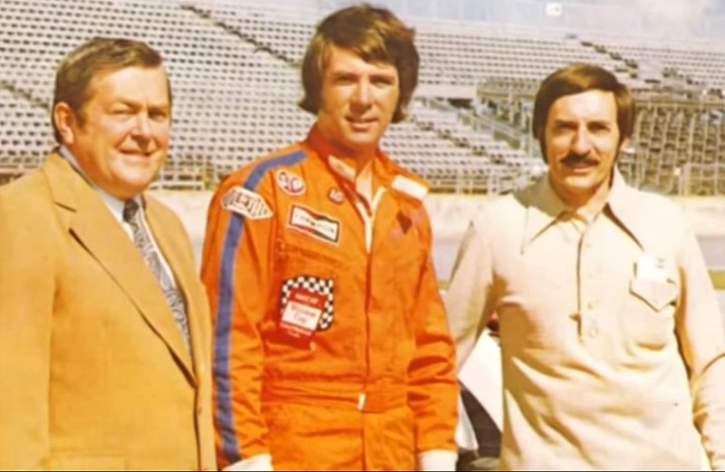 1976 Daytona 500 - Waltrip (C) and Rossi (R