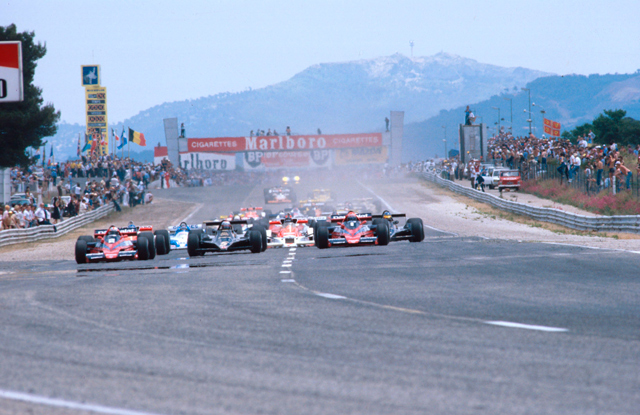 Start of the 1978 French GP at Paul Ricard. John Watson (Brabham) led into turn 1 but he was passed by Mario Andretti at the end of Lap 1 and Andretti drove to victory