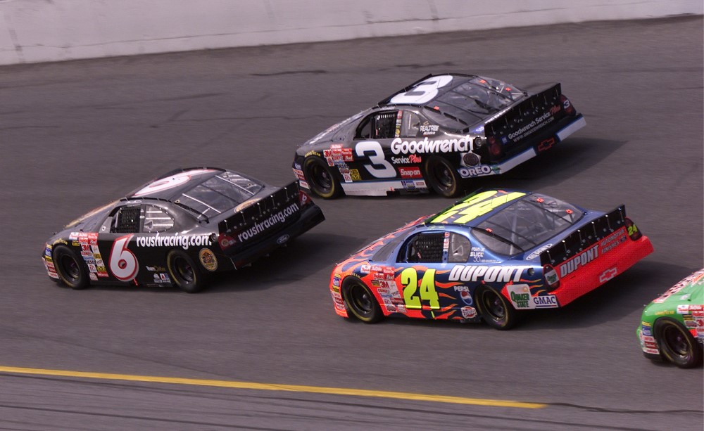 Daytona 02/11/01 Mark Martin leads Dale Earnhardt and Jeff Gordon during the Budweiser Shootout. Photo:MSI/Bob Harmeyer