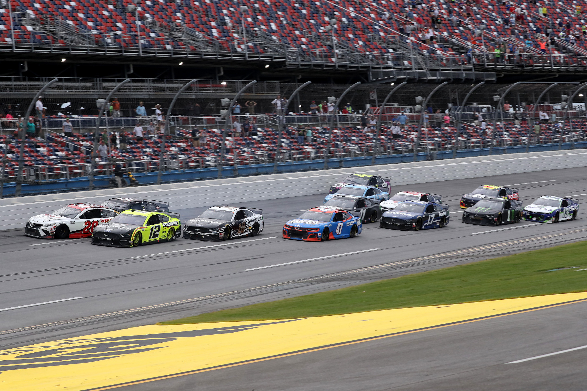 starting lineup for nascar race on sunday